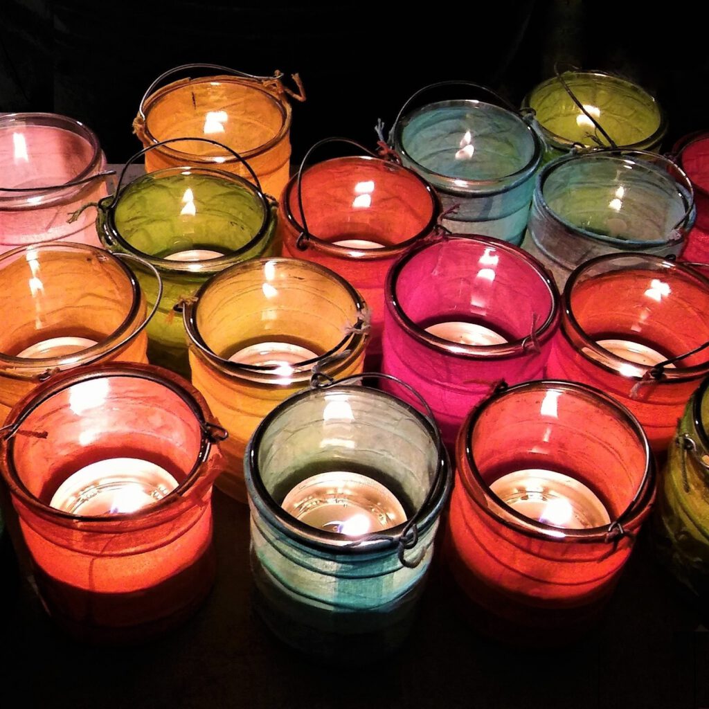 Dieses Bild hat ein leeres Alt-Attribut. Der Dateiname ist Candles-1024x1024.jpg